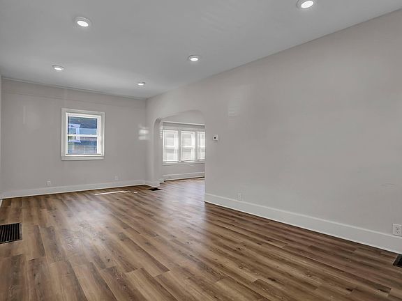 4th image of 1326 N Kealing Ave