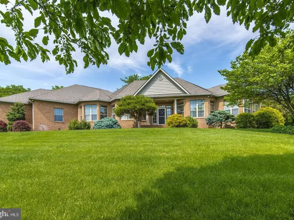 20514 Campbell Ct, Hagerstown, MD 21740