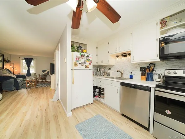 23 Seymour Road #2G, East Granby, CT 06026