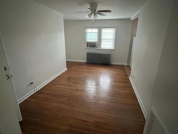 5th image of 323 E Essex Ave APT B
