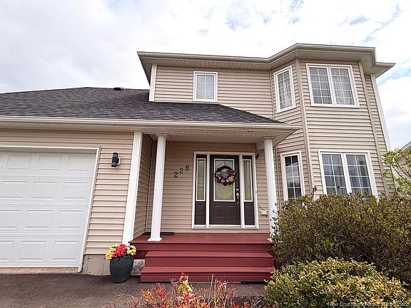 3rd image of 228 Rennick Rd
