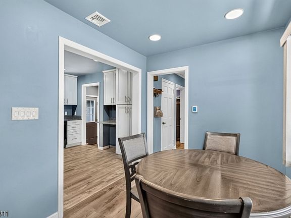 5th image of 138 Tappan Ave