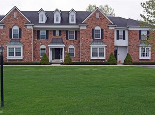 1675 Huntington Park APT D, Rochester Hills, MI 48309