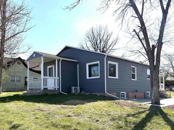 302 S 18th St, Hot Springs, SD 57747