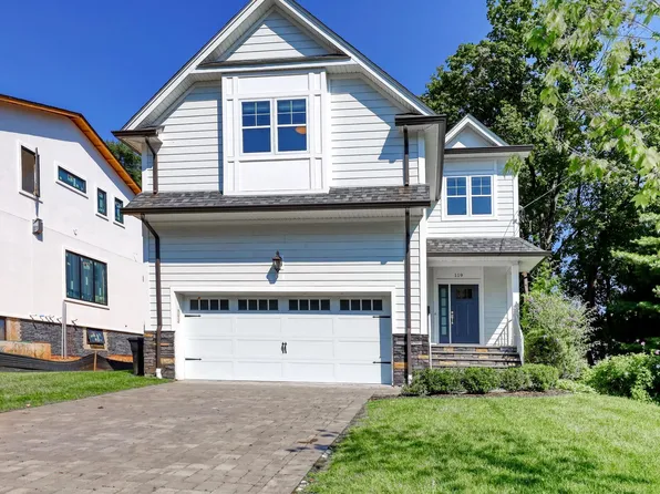 119 Columbus Dr, Tenafly, NJ 07670