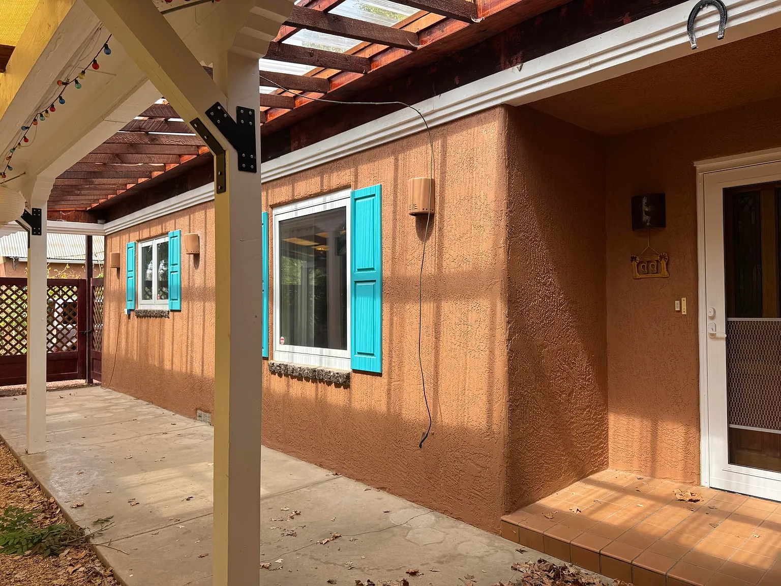 3 bed, 2.0 bath, 2650 sqft, $4,000 — Photo 2
