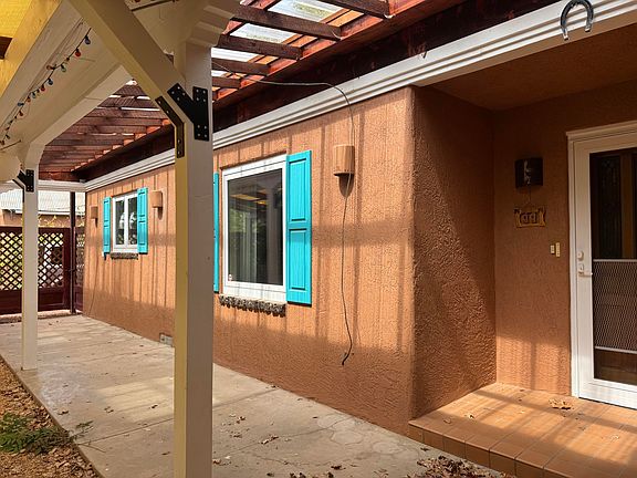 2nd image of 961 Alameda Blvd NW