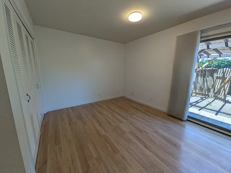 1559 Lilac Ln — Photo 4