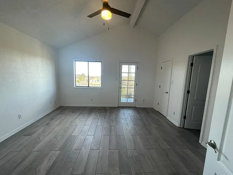 567 Kieffer Ln — Photo 2