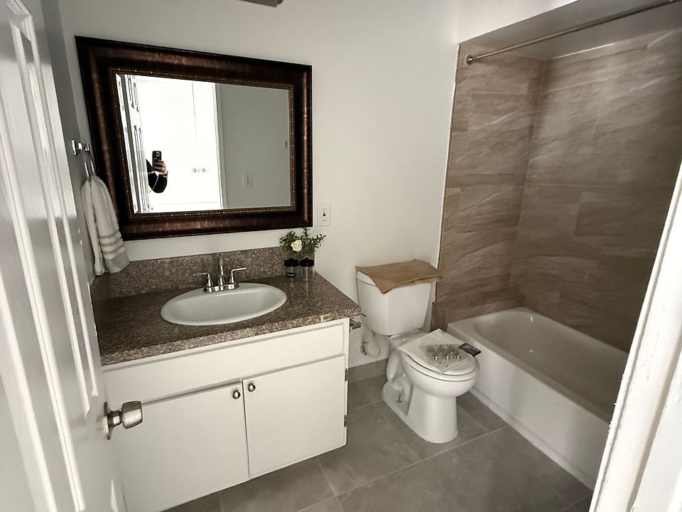 1st image of 7533 Vineland Ave APT 2