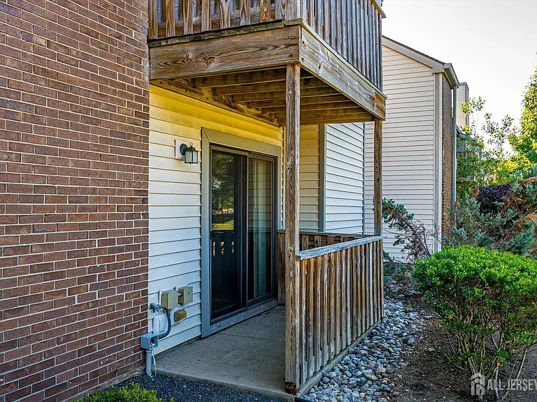 115 Ravens Crest Dr — Photo 17