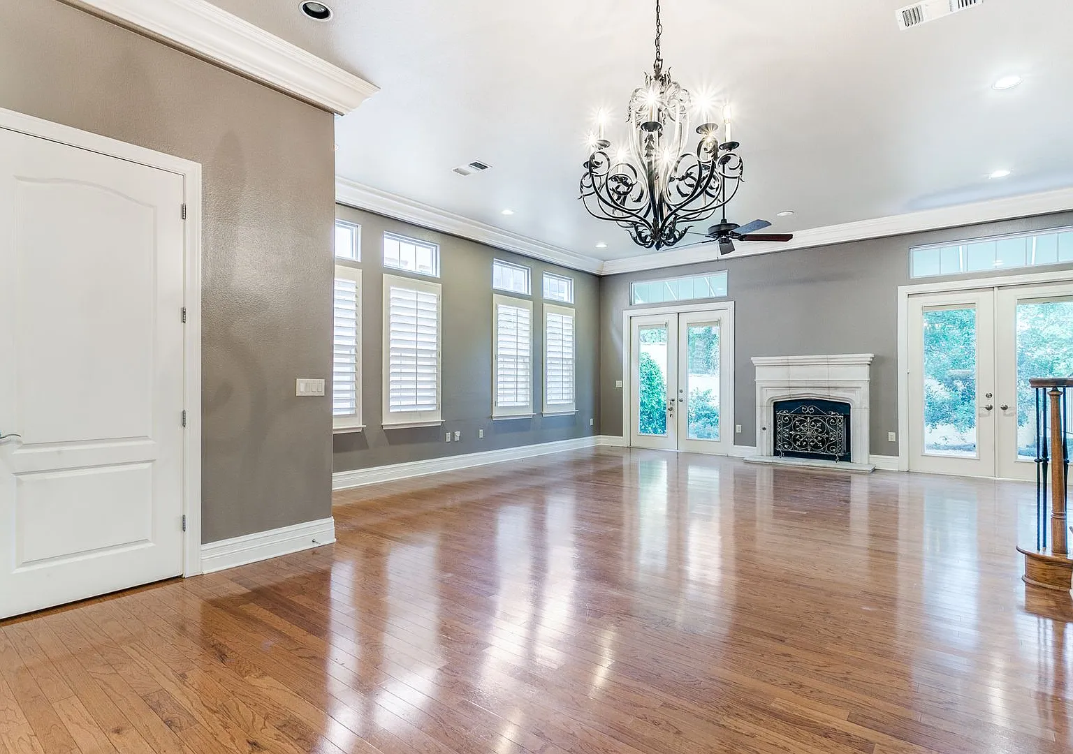 Luxury 3-Bedroom Townhome In Alamo Heights — Photo 4
