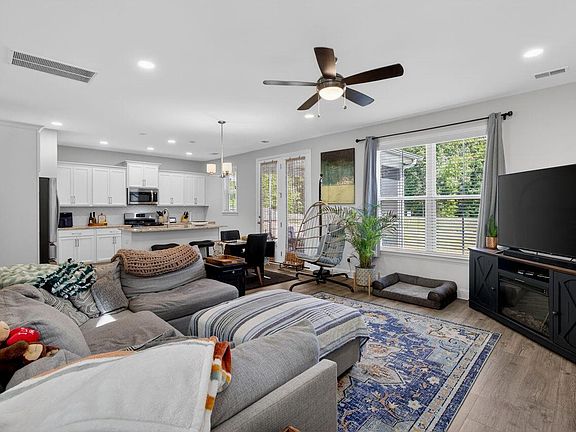 3rd image of 8658 Windsor Hill Blvd