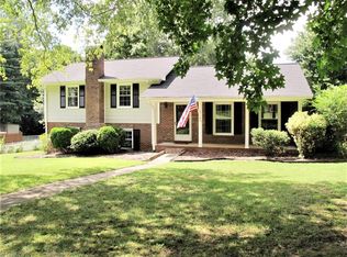 6718 Forest Oak Dr, Clemmons, NC 27012