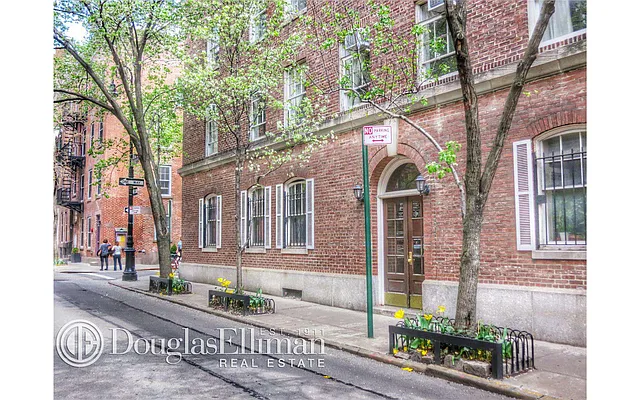 Rented by Douglas Elliman | media 16