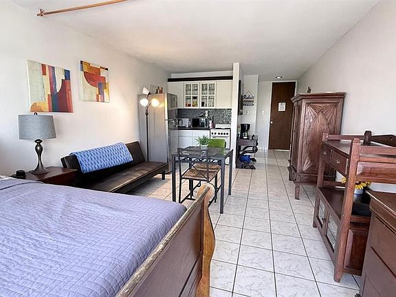 3rd image of 37 Isla Verde Ave