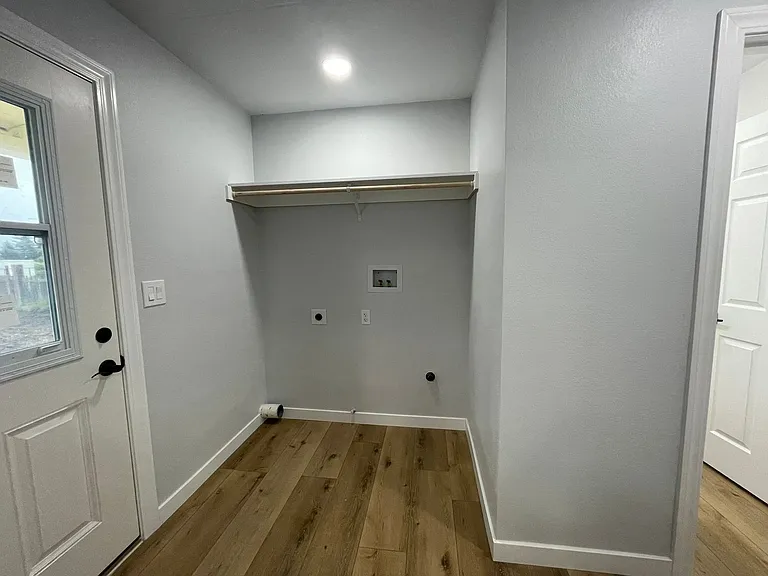 148 & 148-1/2 Winema Way — Photo 9