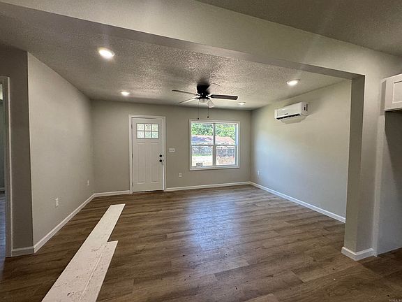 2nd image of 704 W Davis St