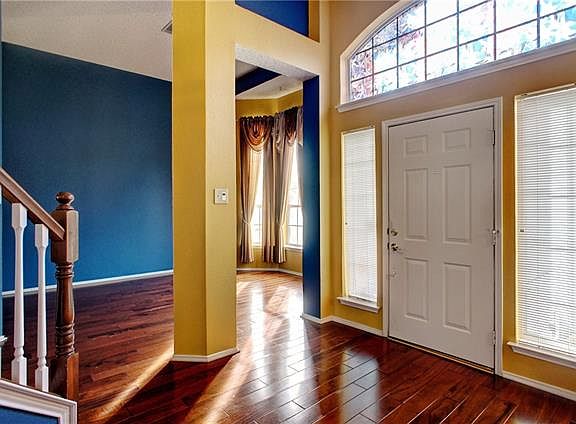 4th image of 225 E Lynn Creek Dr