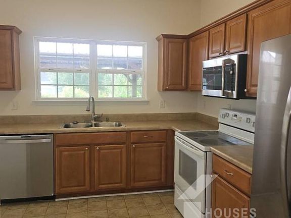 5th image of 213 Worcester Ln