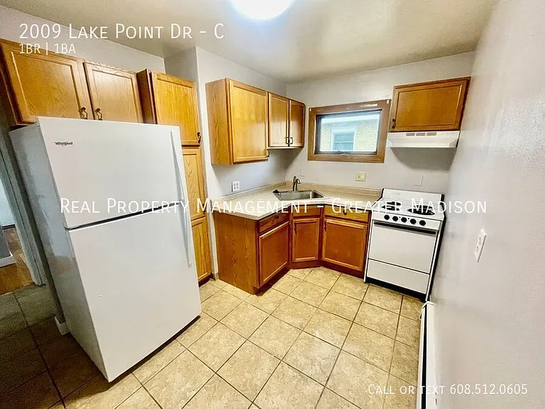2009 Lake Point Dr #C — Photo 3