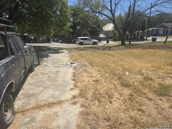 1047 Waverly LOT : NCB, San Antonio, TX 78201
