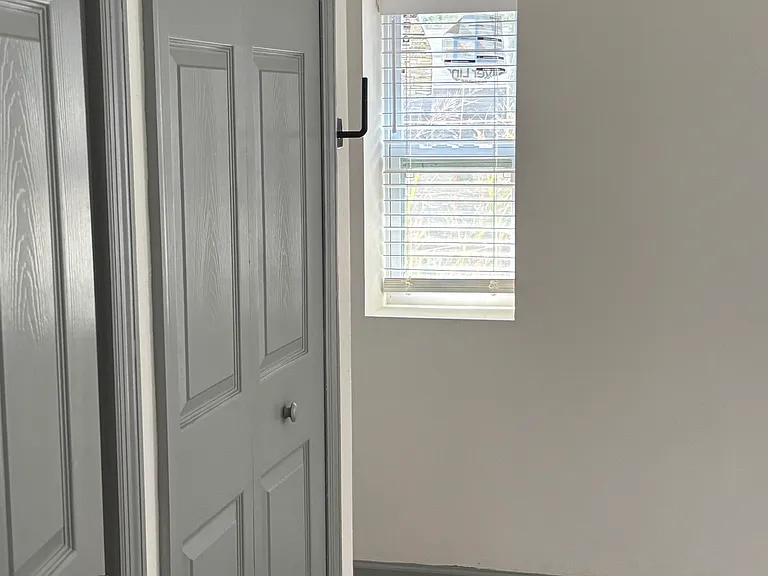 2500 Erving Ave — Photo 10