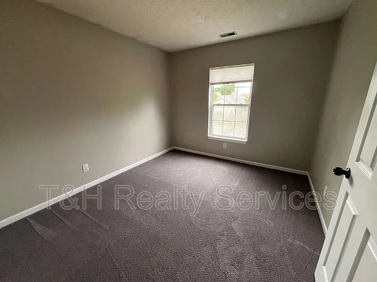 6803 Smithfield Blvd — Photo 11