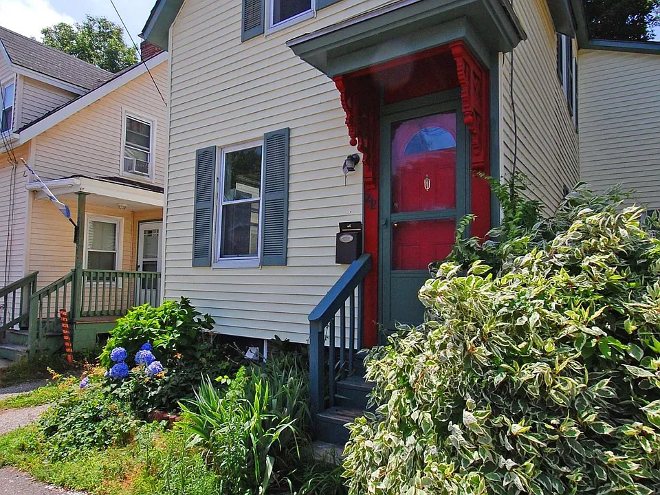 232 Bartlett St