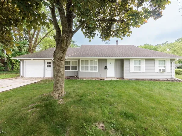 499 Crescent Dr, Berea, OH 44017