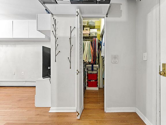 3rd image of 135 W 89th St APT 3