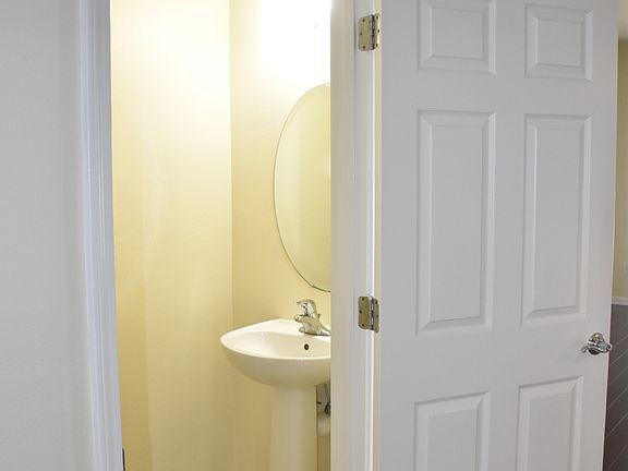 5th image of 4215 Highwood Dr