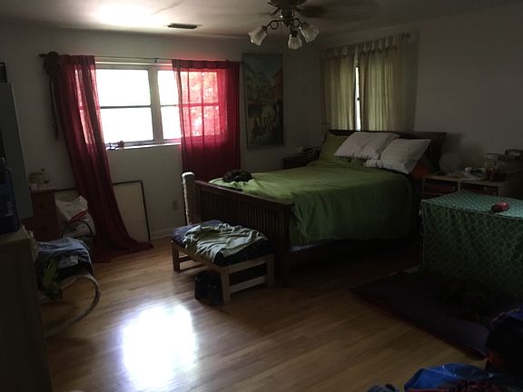 Large MB with 2 closets and BA