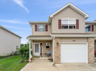 1226 E Arnold St, Sandwich, IL 60548