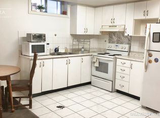 52 Pennsylvania Ave #2, Brampton, ON L6Y 4P2