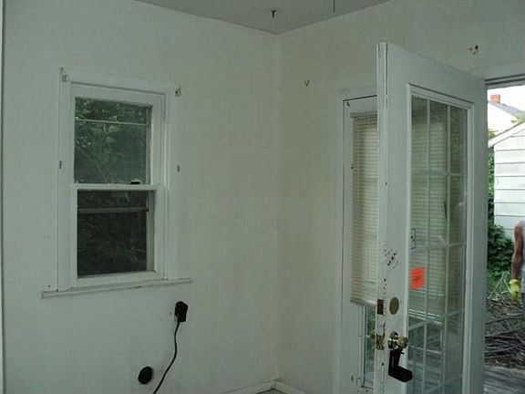 4th image of 46 S Quentin Ave
