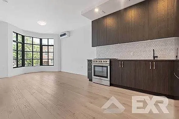 875 4th Ave — Photo 3
