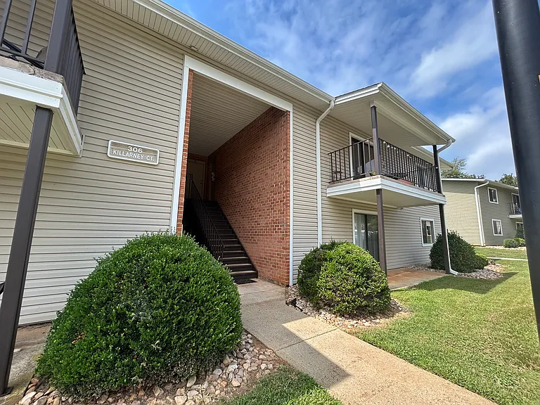County Green Apartments — Photo 15