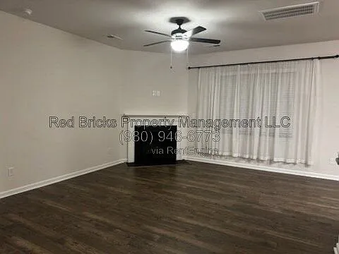5 bed, 3.0 bath, 2454 sqft, $2,395 — Photo 2