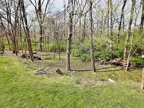 4th image of 102 Collins Ct