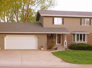 685 21st St, Windom, MN 56101