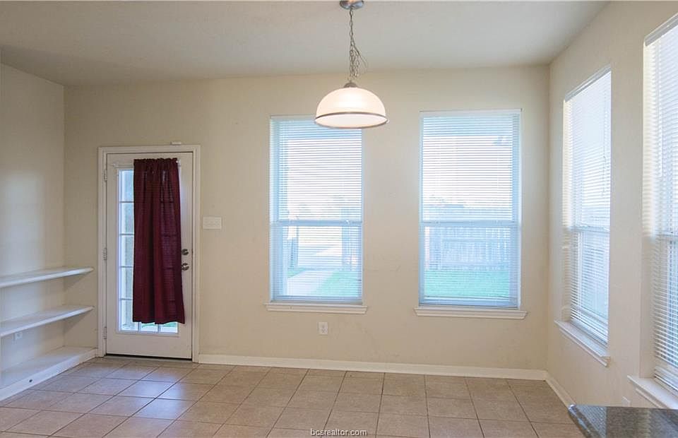 1st image of 2941 McLaren Dr