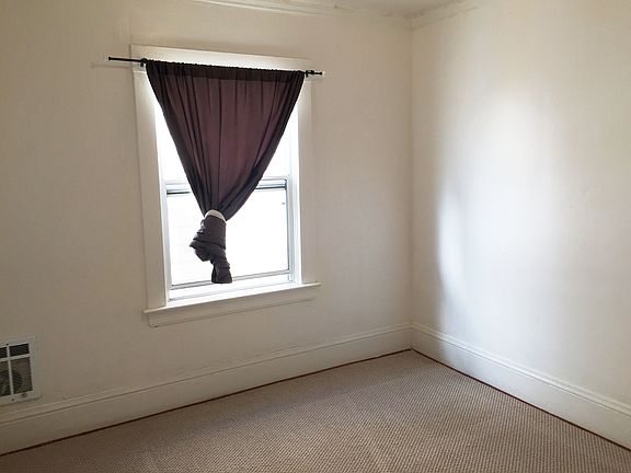 5th image of 101 Hillcrest Dr APT C
