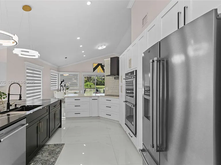 1530 Lacosta Dr W — Photo 11