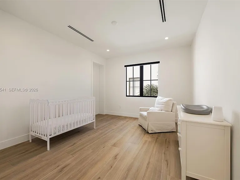 885 NE 76th St — Photo 34