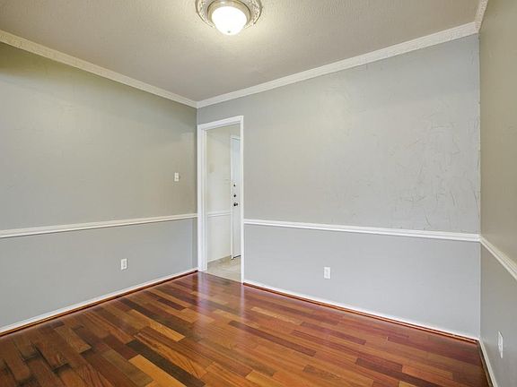 3rd image of 5823 Sandhurst Ln #D