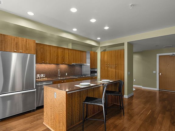 4th image of 841 SW Gaines St Unit 333