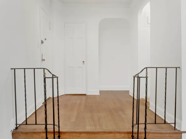 25 Plaza Street West image 5 of 19