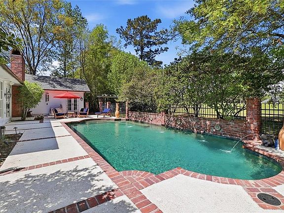 4th image of 745 Bocage Ln
