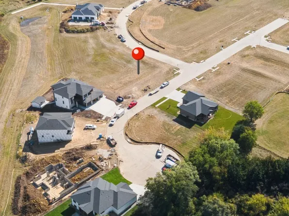 1732 Yale Pkwy, Cedar Falls, IA 50613